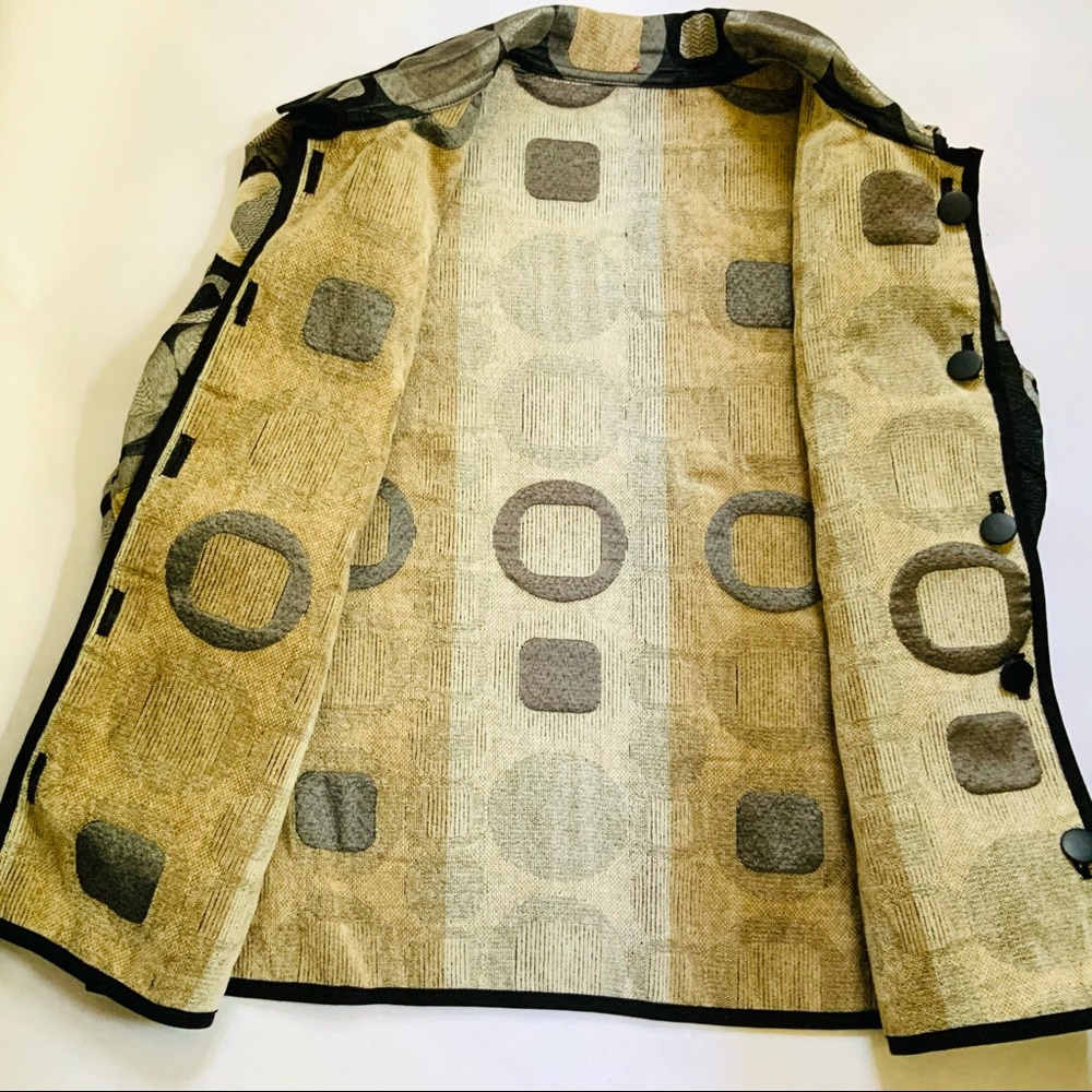 Ladies Reversible Jacket With Dual Buttons - image 3